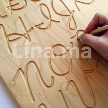 Planche en bois d'alphabets pour apprendre l'écriture